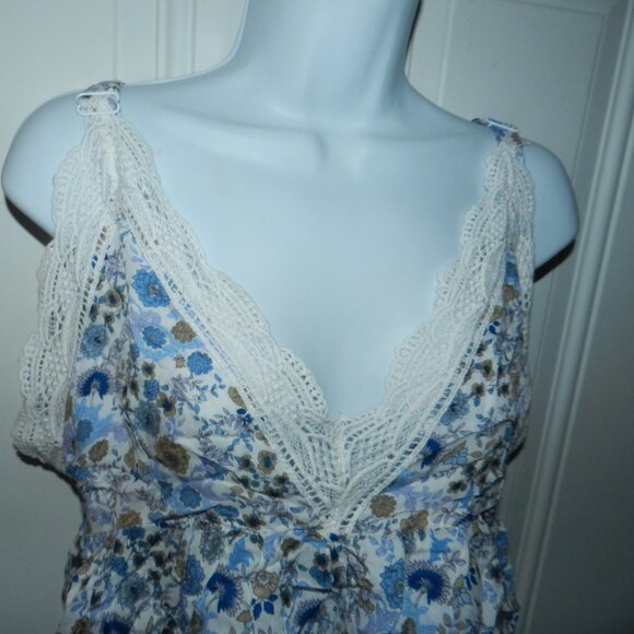 Francesca's floral print crochet trim crop top Size Large 🆕📦⌚🏃💨⚡🚚 - Picture 2 of 16